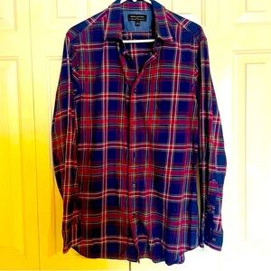 Men’s plaid Banana Republic shirt. Mint condition!!!